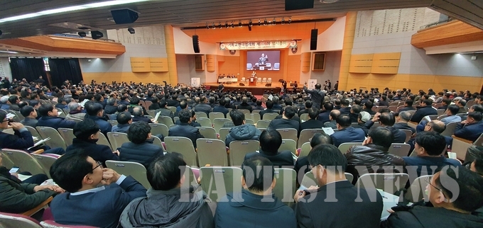 우리교단 총회는 지난 12월 20일 침신대에서 임시총회를 개최했다.